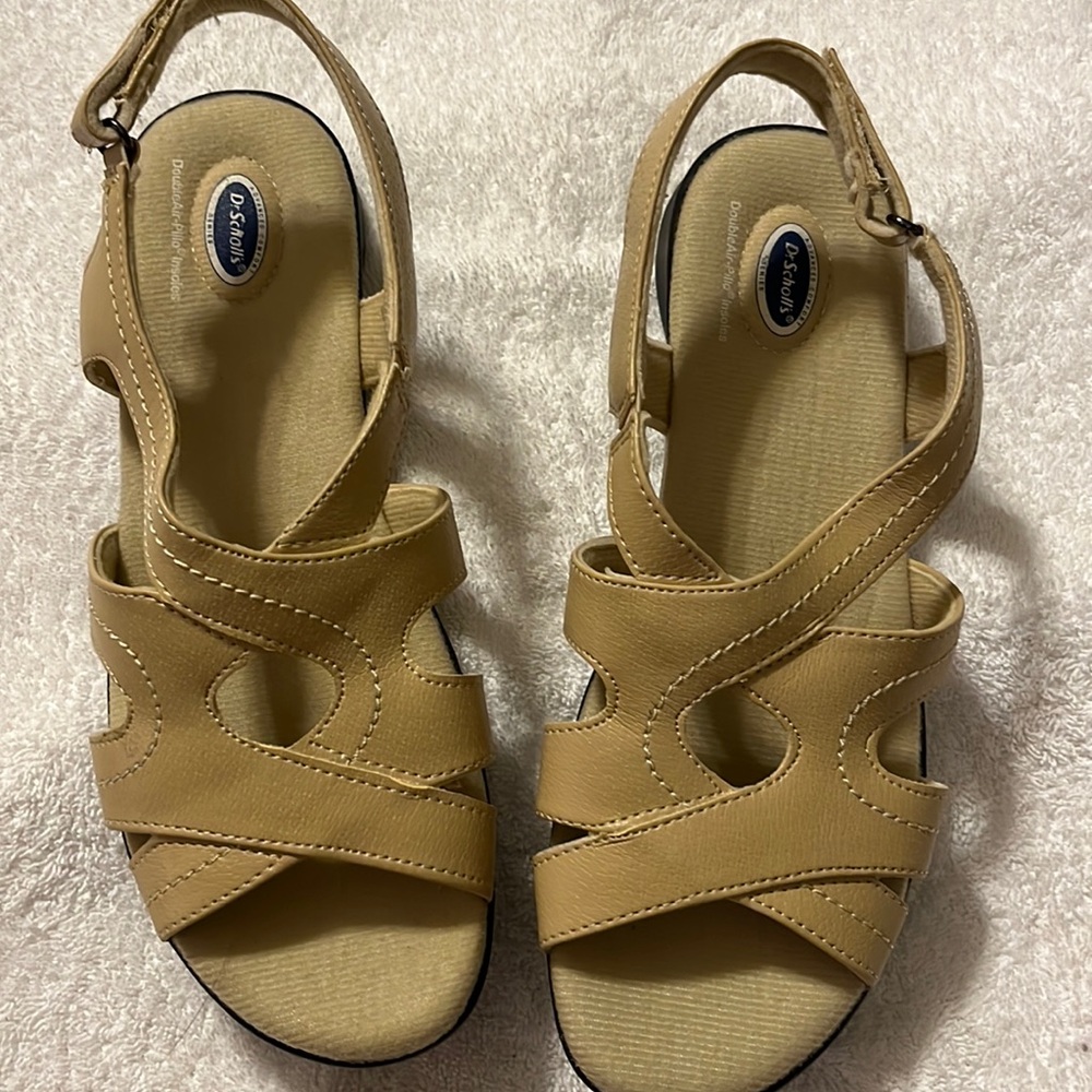 Dr. Scholl’s, 9W new taupe sandals, 1 inch heel velcro heel closure